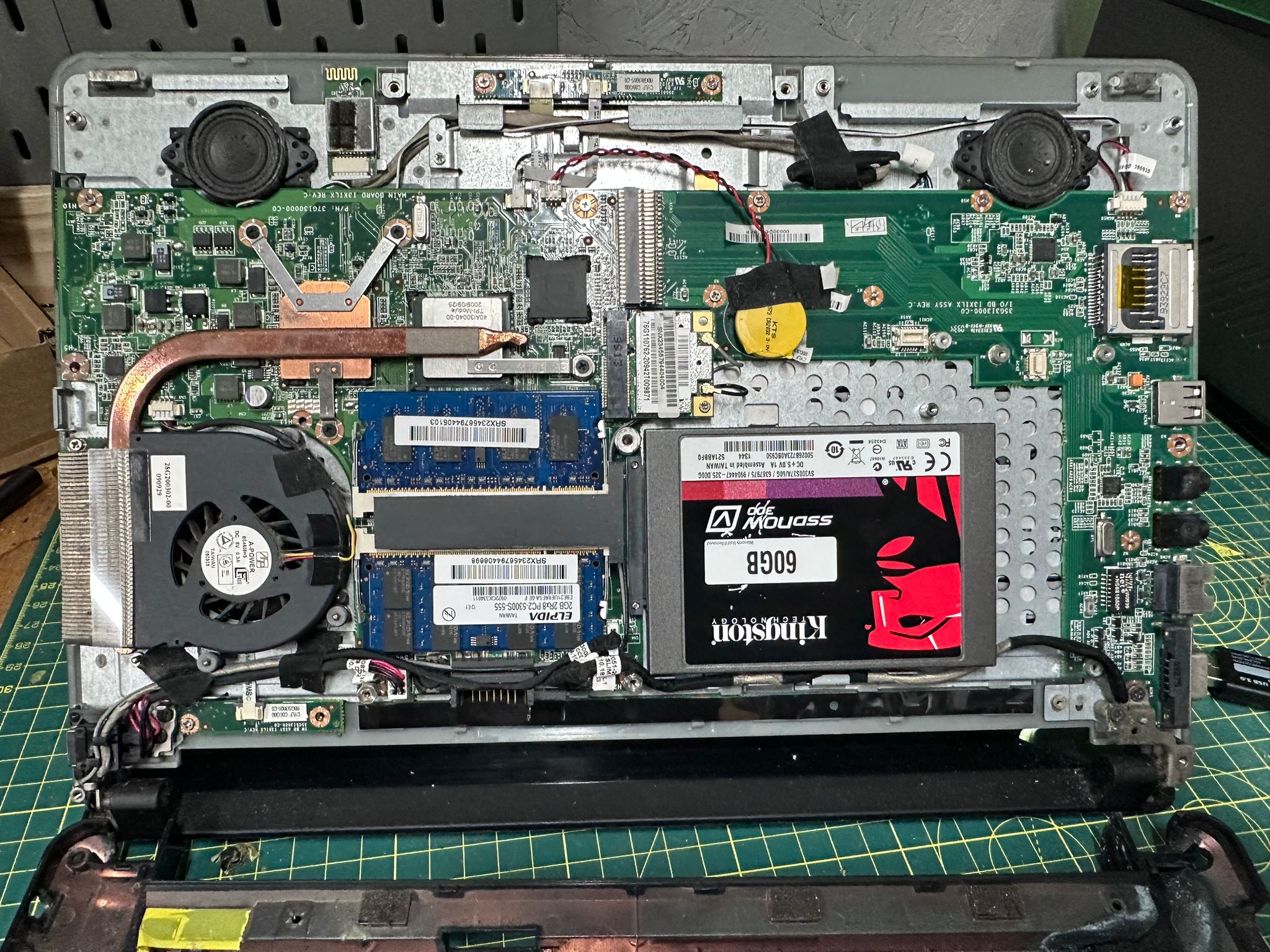 Advent Verona opened up showing motherboard, cooling fan, RAM sticks and a SATA SSD ready to fit