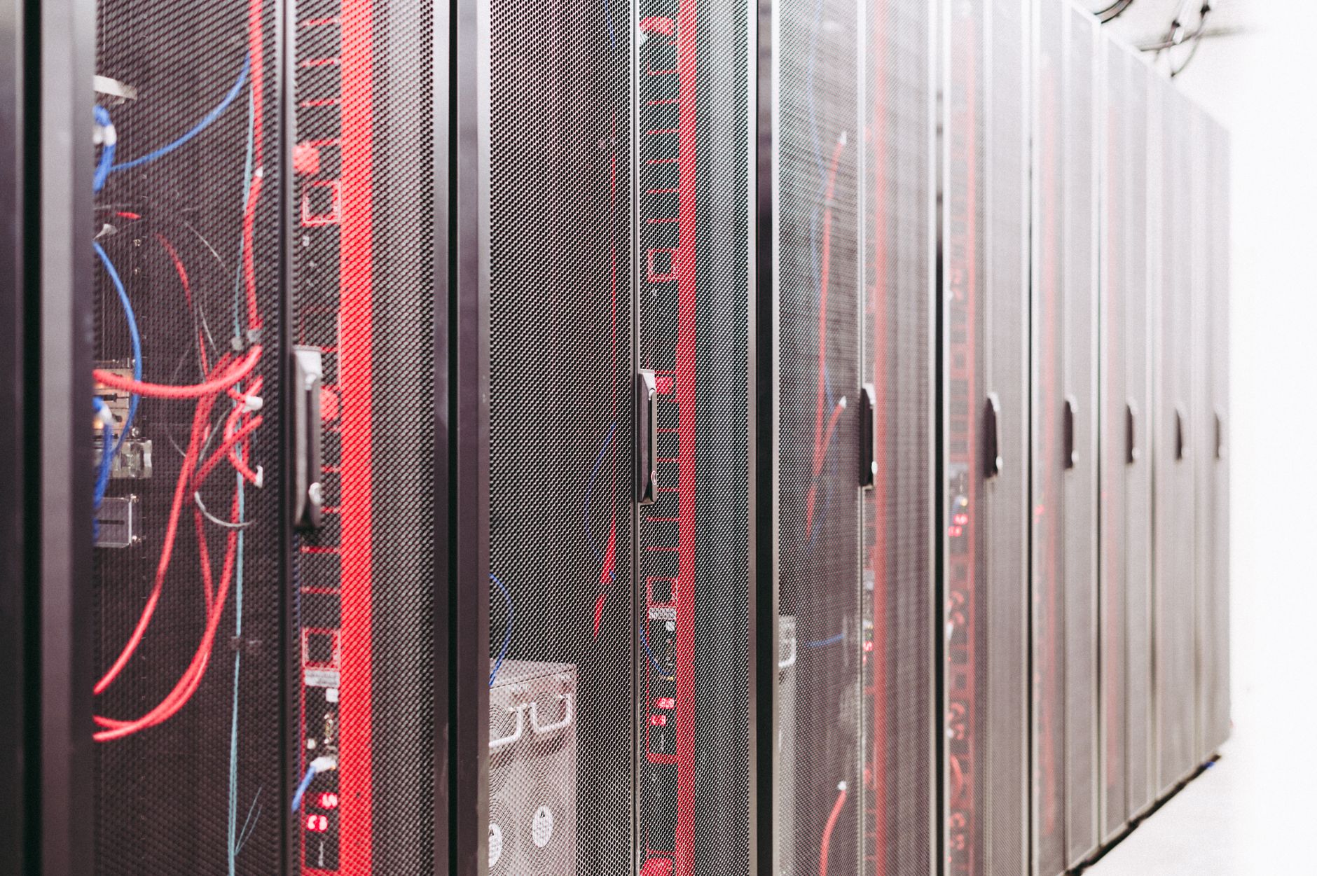 Dense cabling managing access to a centralised server resource